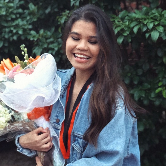 🦋🐛🌈♥️ graduated! Trying to clear out my closet - Picture 1 of 2